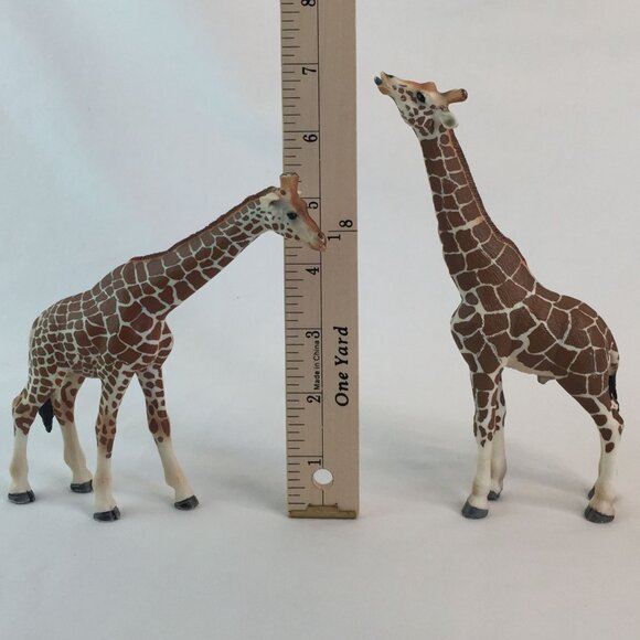 Schleich Giraffe Figures 5 and 7 Inch Toy Lot of 2 Jungle Safari - Picture 6 of 6